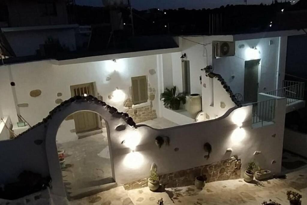 Sonia'S Luxury Apartment With Jacuzzi カミラリ エクステリア 写真