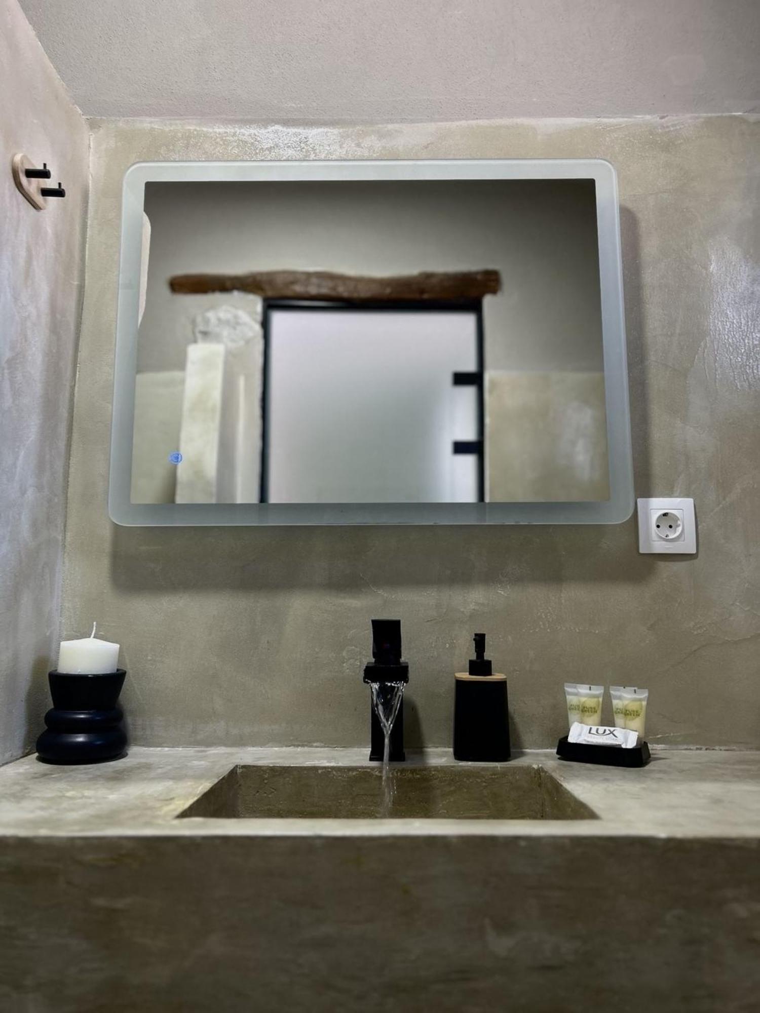 Sonia'S Luxury Apartment With Jacuzzi カミラリ エクステリア 写真